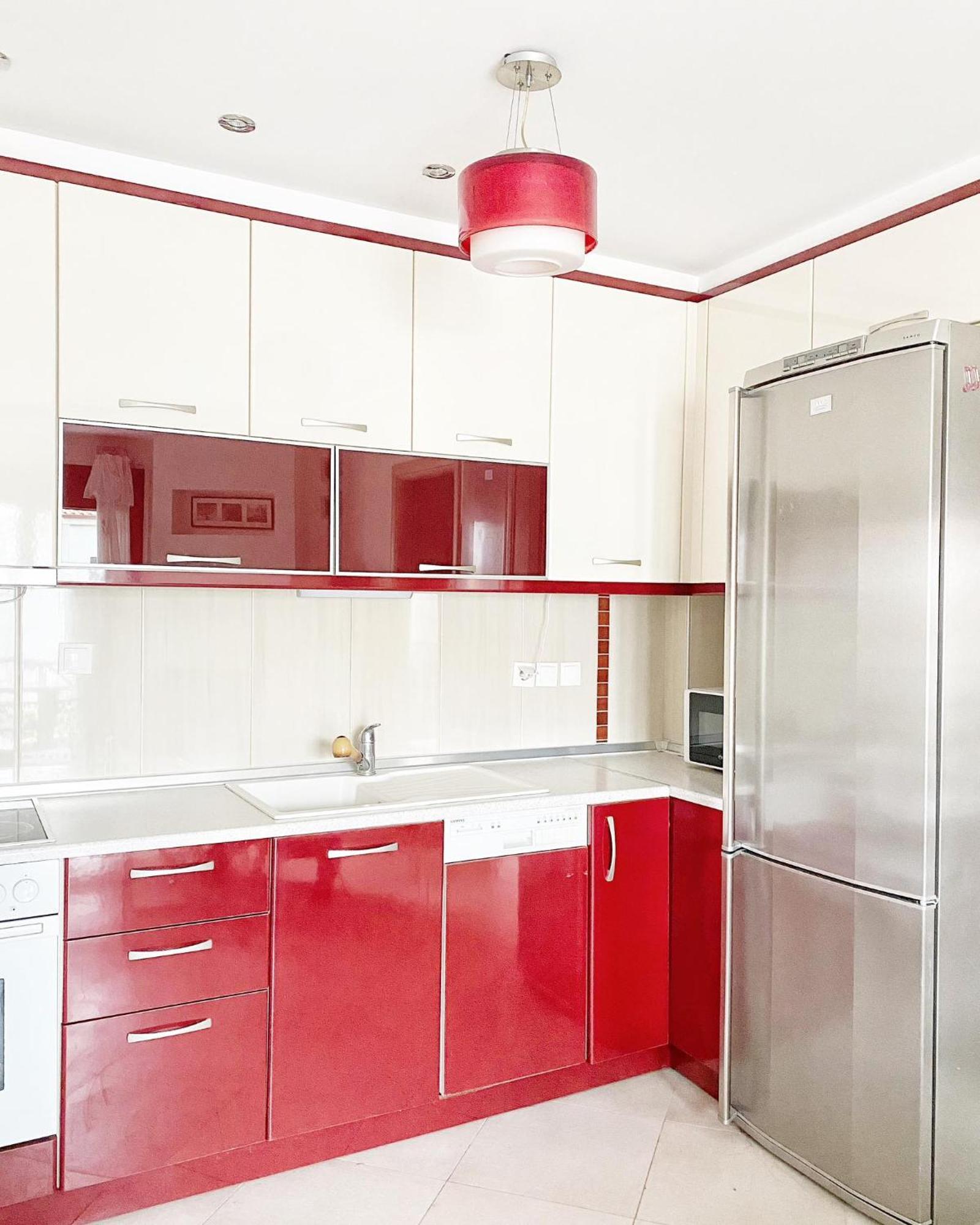 Apartment House 11 *